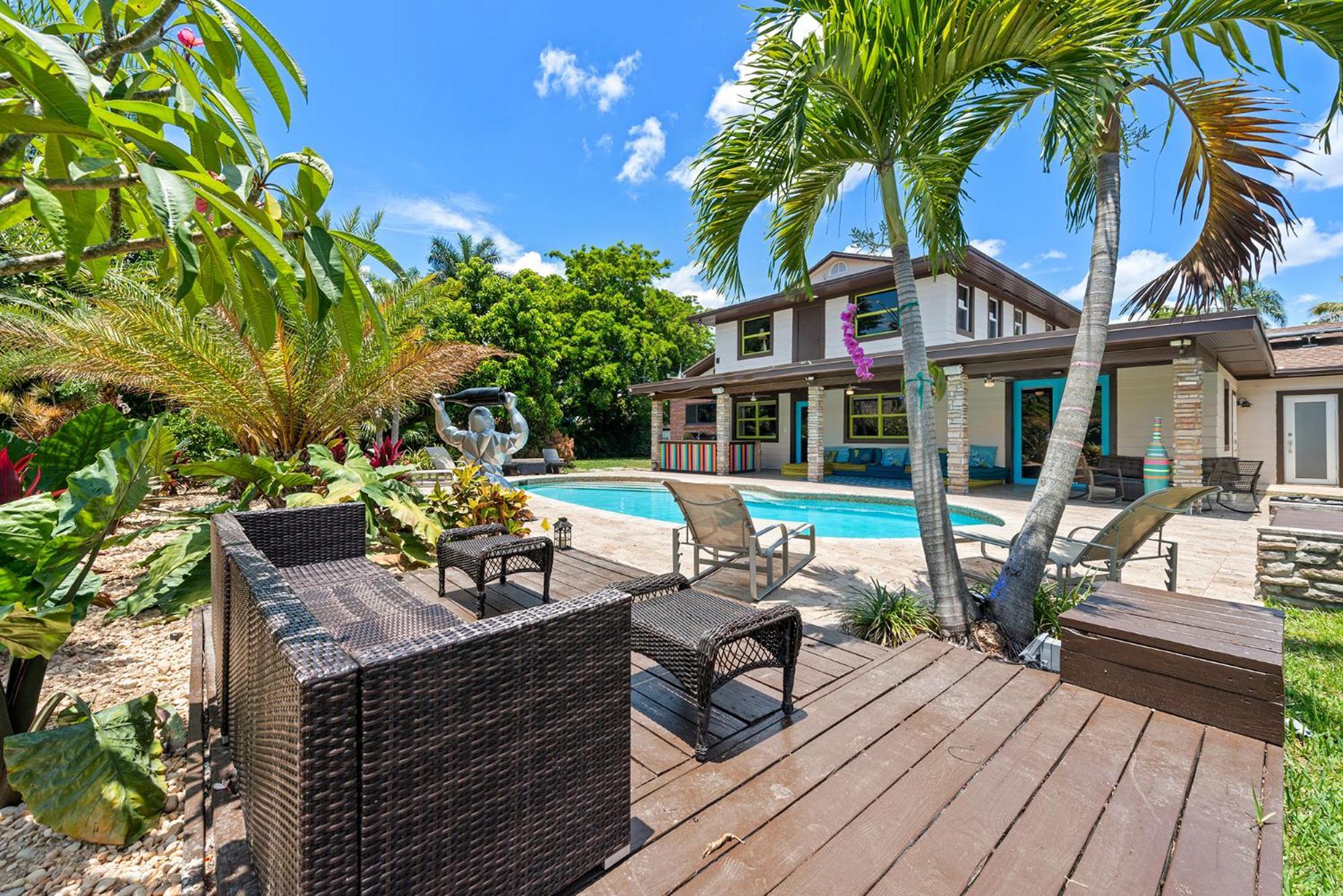 Blockchain - Acre Lot W/ Pool-hot Tub-bars-tiki-games-theater! * Miami