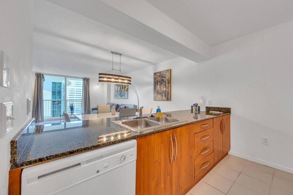 Beautiful 1 Bed 1 Bath • Brickell • Bay View