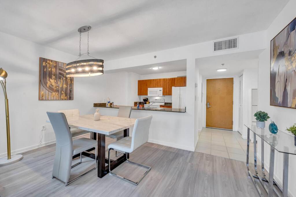 Beautiful 1 Bed 1 Bath • Brickell • Bay View Apartment