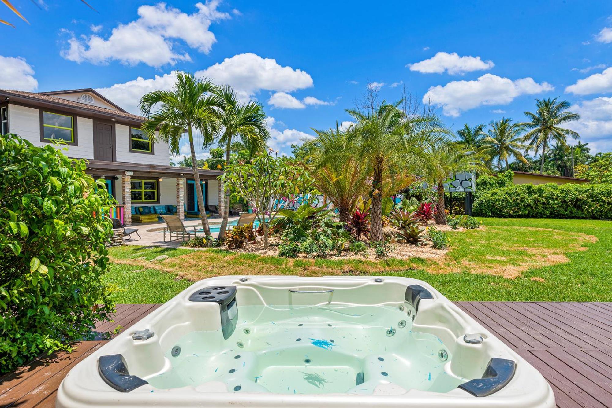 Blockchain - Acre Lot W/ Pool-hot Tub-bars-tiki-games-theater! Miami
