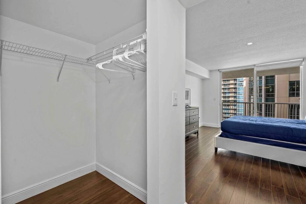 Comfy 28th Floor • Brickell • Ocean & Views Apartment