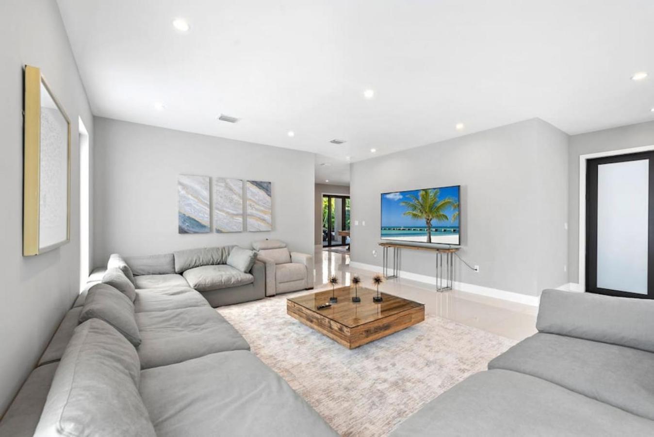 Granada Modern Luxury In Massive Mansion With Heated Pool Miami