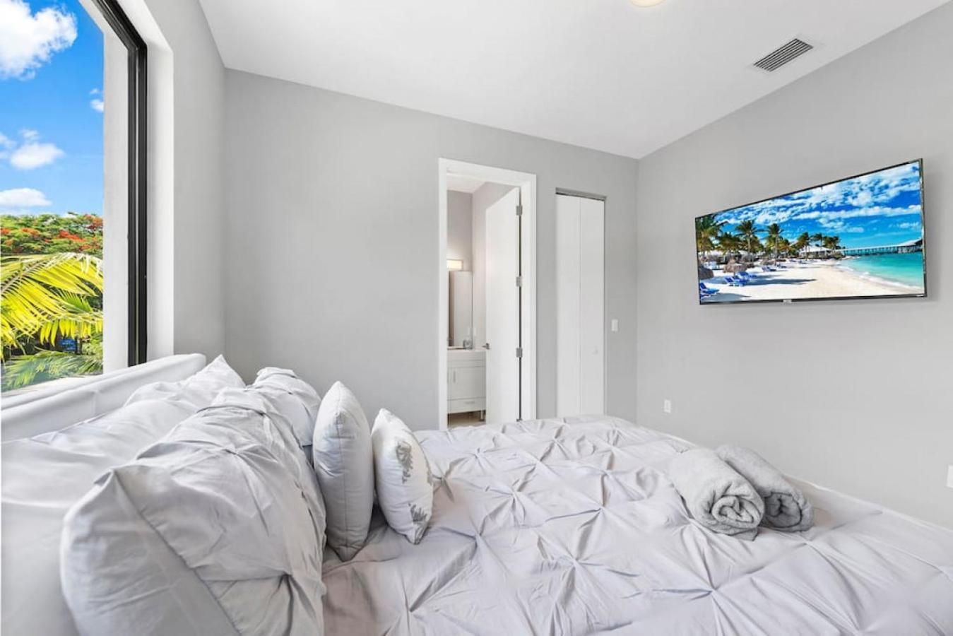 Granada Modern Luxury In Massive Mansion With Heated Pool *