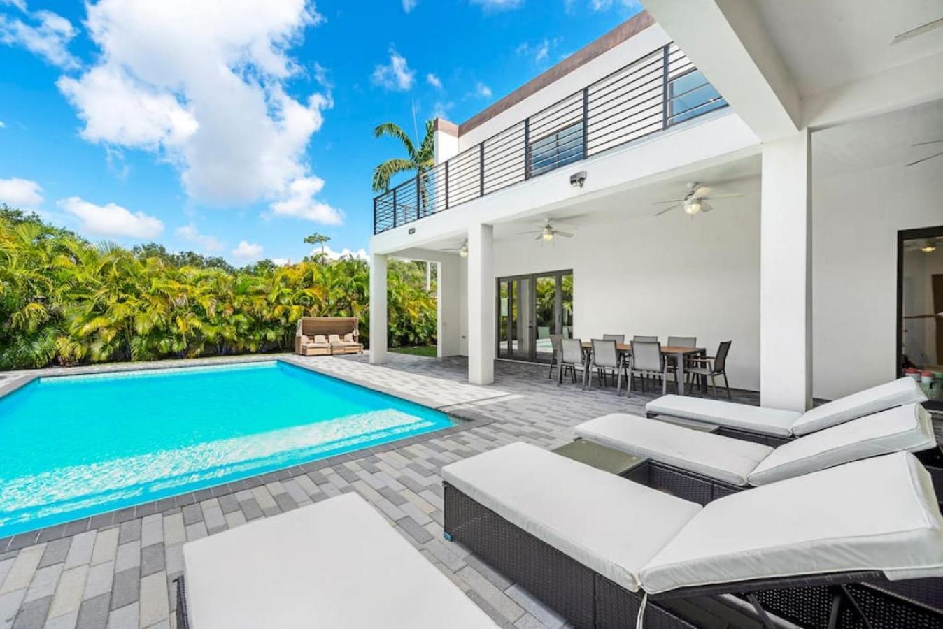 Villa Granada Modern Luxury In Massive Mansion With Heated Pool Miami