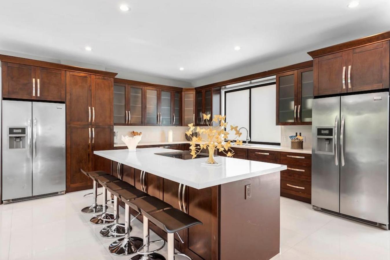 Granada Modern Luxury In Massive Mansion With Heated Pool