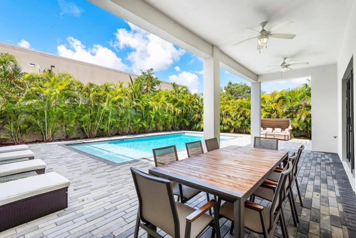 Villa Granada Modern Luxury In Massive Mansion With Heated Pool