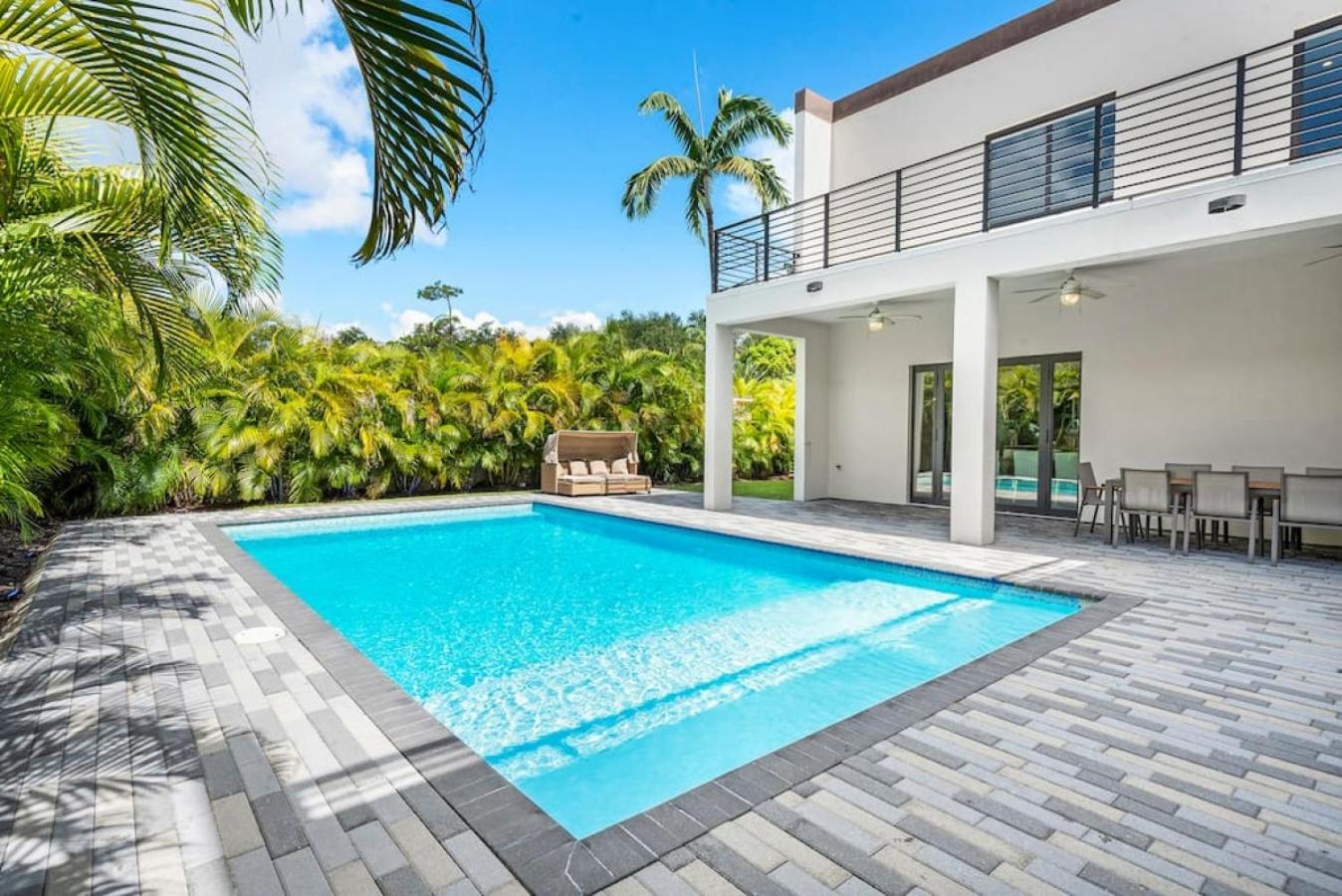 Granada Modern Luxury In Massive Mansion With Heated Pool Villa Miami