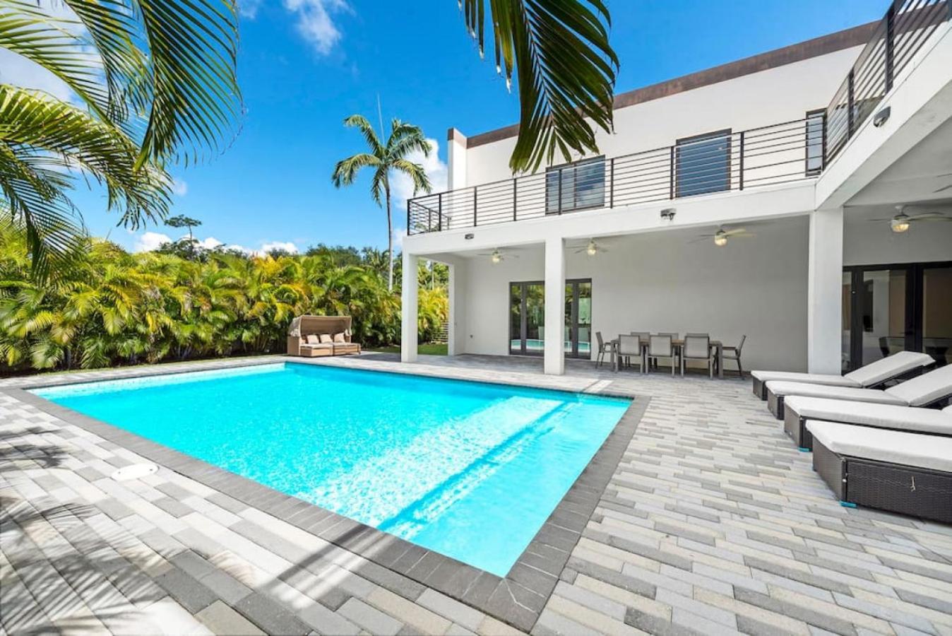 Granada Modern Luxury In Massive Mansion With Heated Pool *