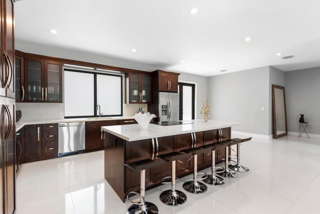 Villa Granada Modern Luxury In Massive Mansion With Heated Pool Miami