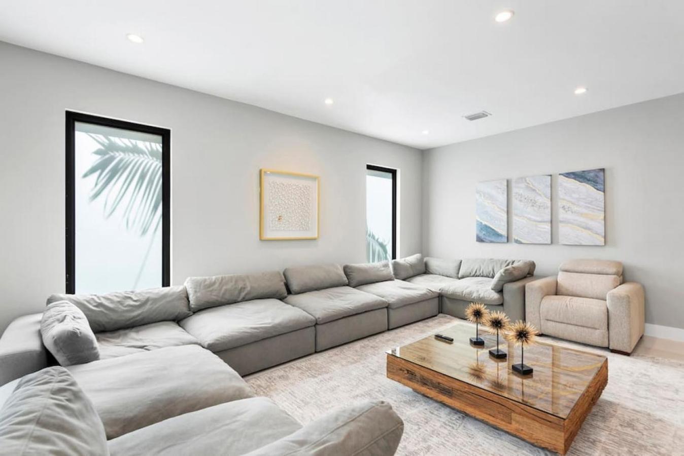 Villa Granada Modern Luxury In Massive Mansion With Heated Pool