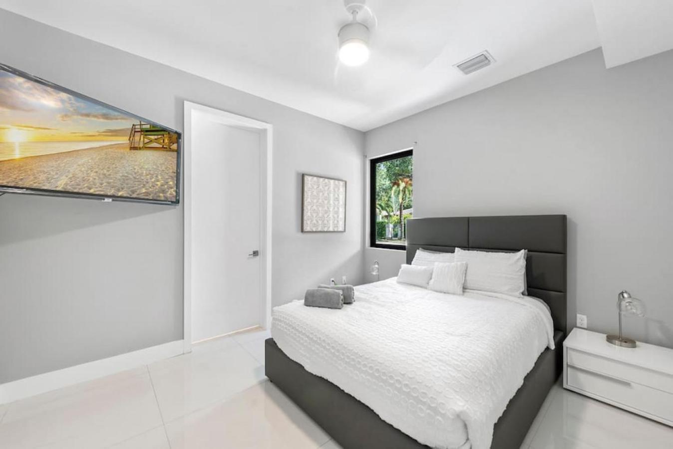 Granada Modern Luxury In Massive Mansion With Heated Pool Villa Miami