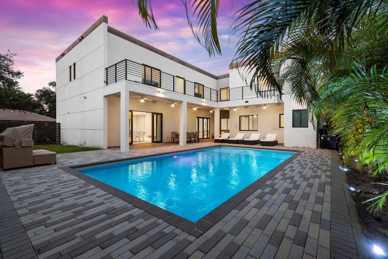 Villa Granada Modern Luxury In Massive Mansion With Heated Pool *