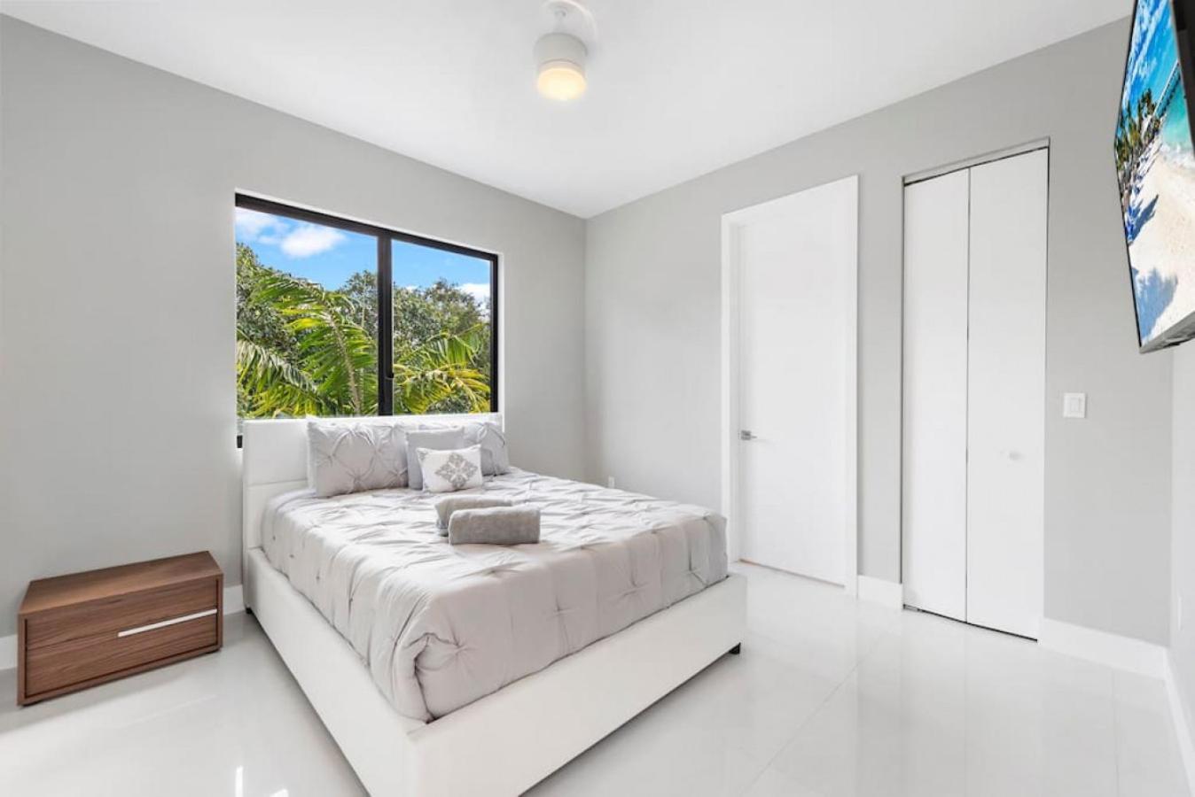 Granada Modern Luxury In Massive Mansion With Heated Pool Villa *