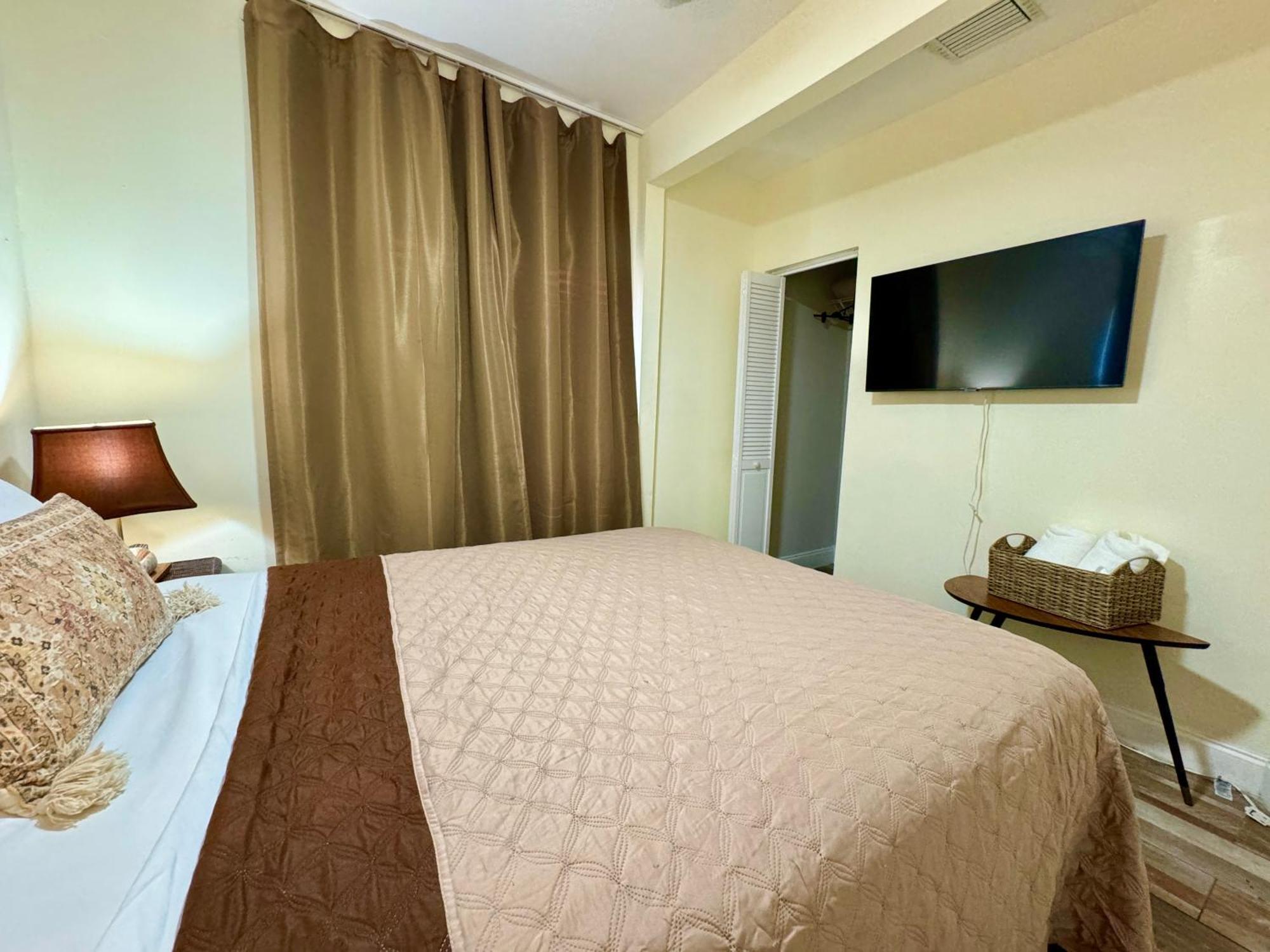 Bright Townhouse 3 Bedroom Free Parkig Garden