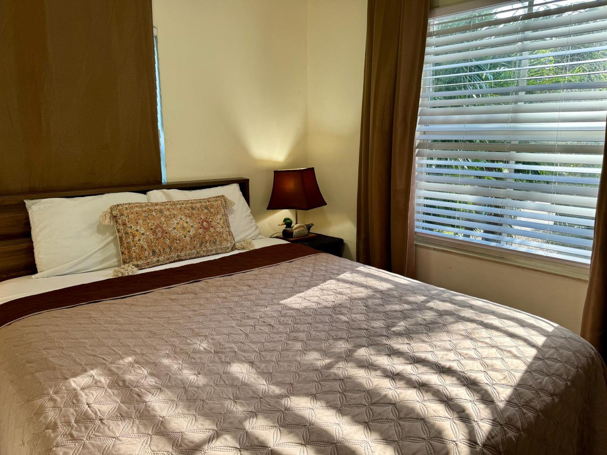 Bright Townhouse 3 Bedroom Free Parkig Garden