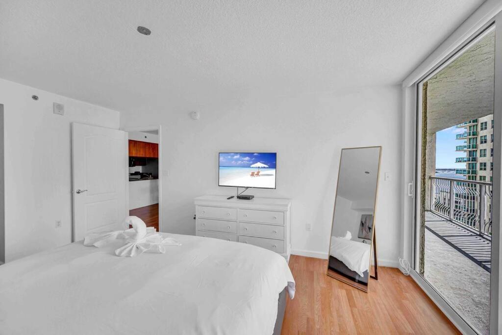 Lux 1 Bdr 1 Bth • Brickell • Pool & Ocean Views Apartment