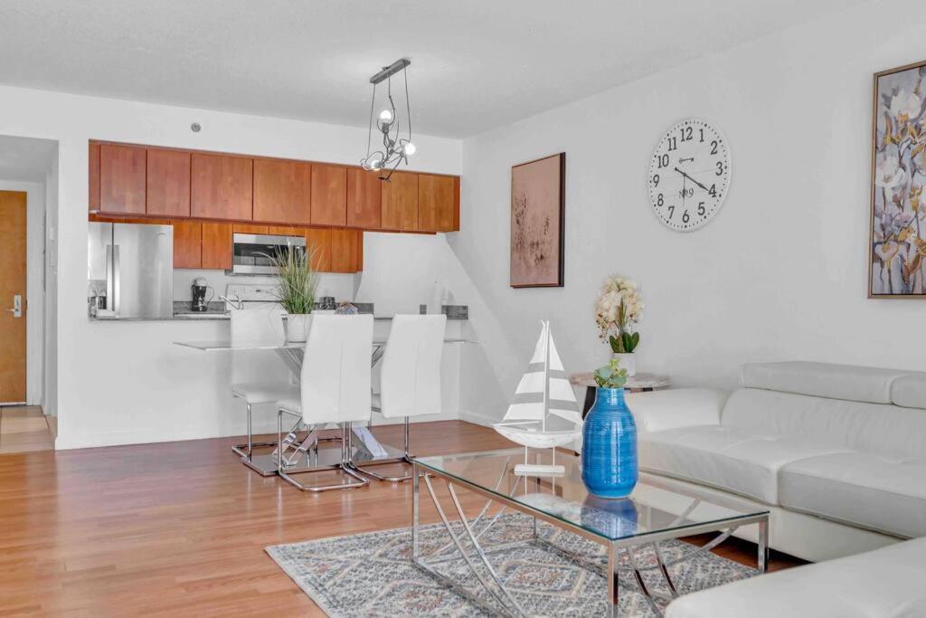 Lux 1 Bdr 1 Bth • Brickell • Pool & Ocean Views Miami