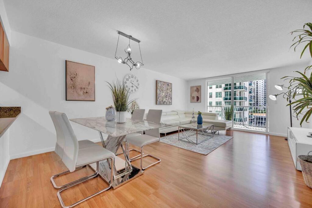 Lux 1 Bdr 1 Bth • Brickell • Pool & Ocean Views Miami