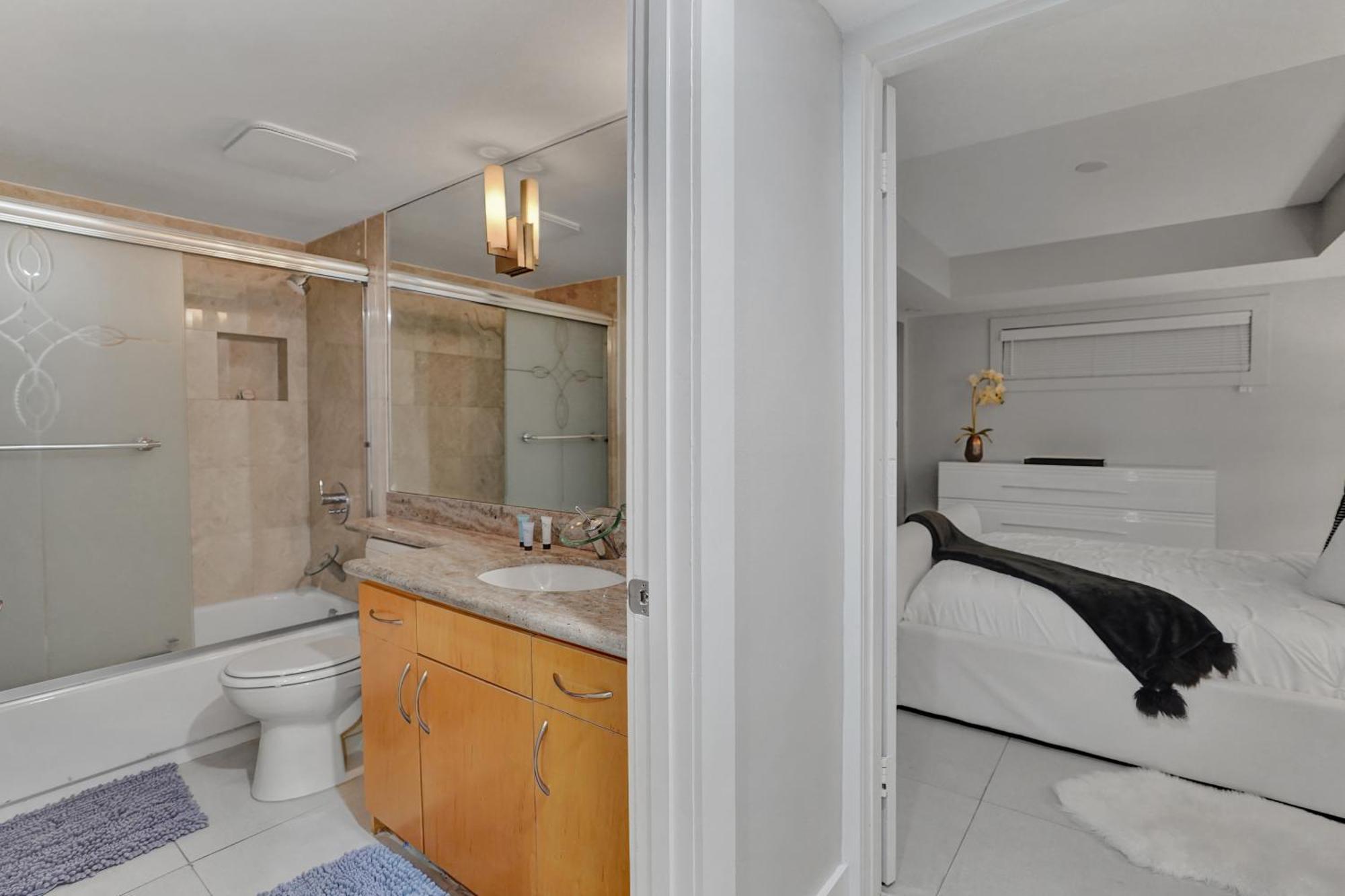 Over The Moon! Skyline And Water Views! Apartment