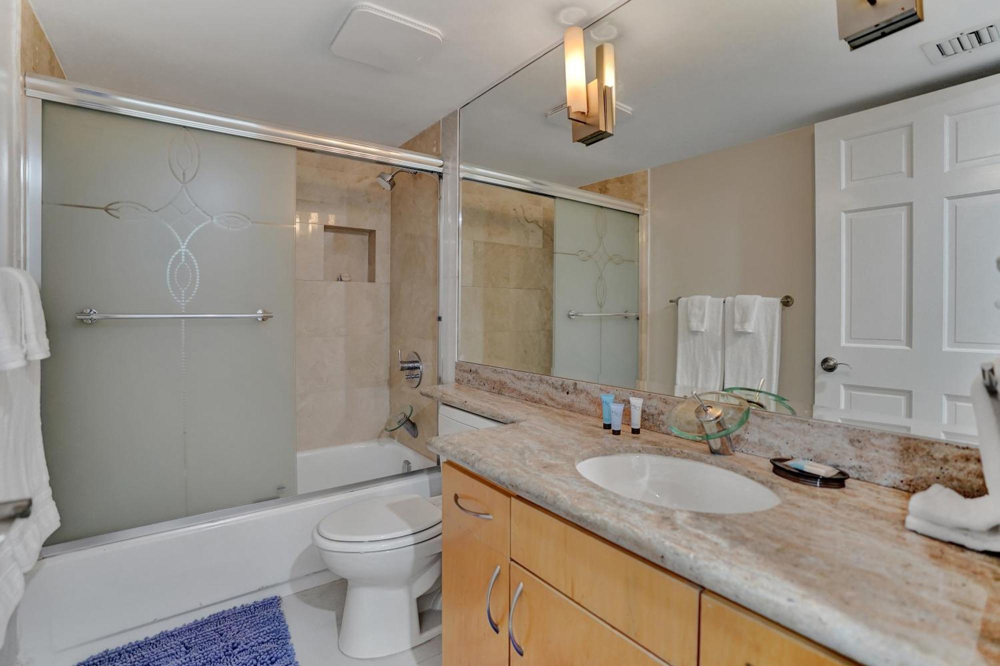 Over The Moon! Skyline And Water Views! Apartment *