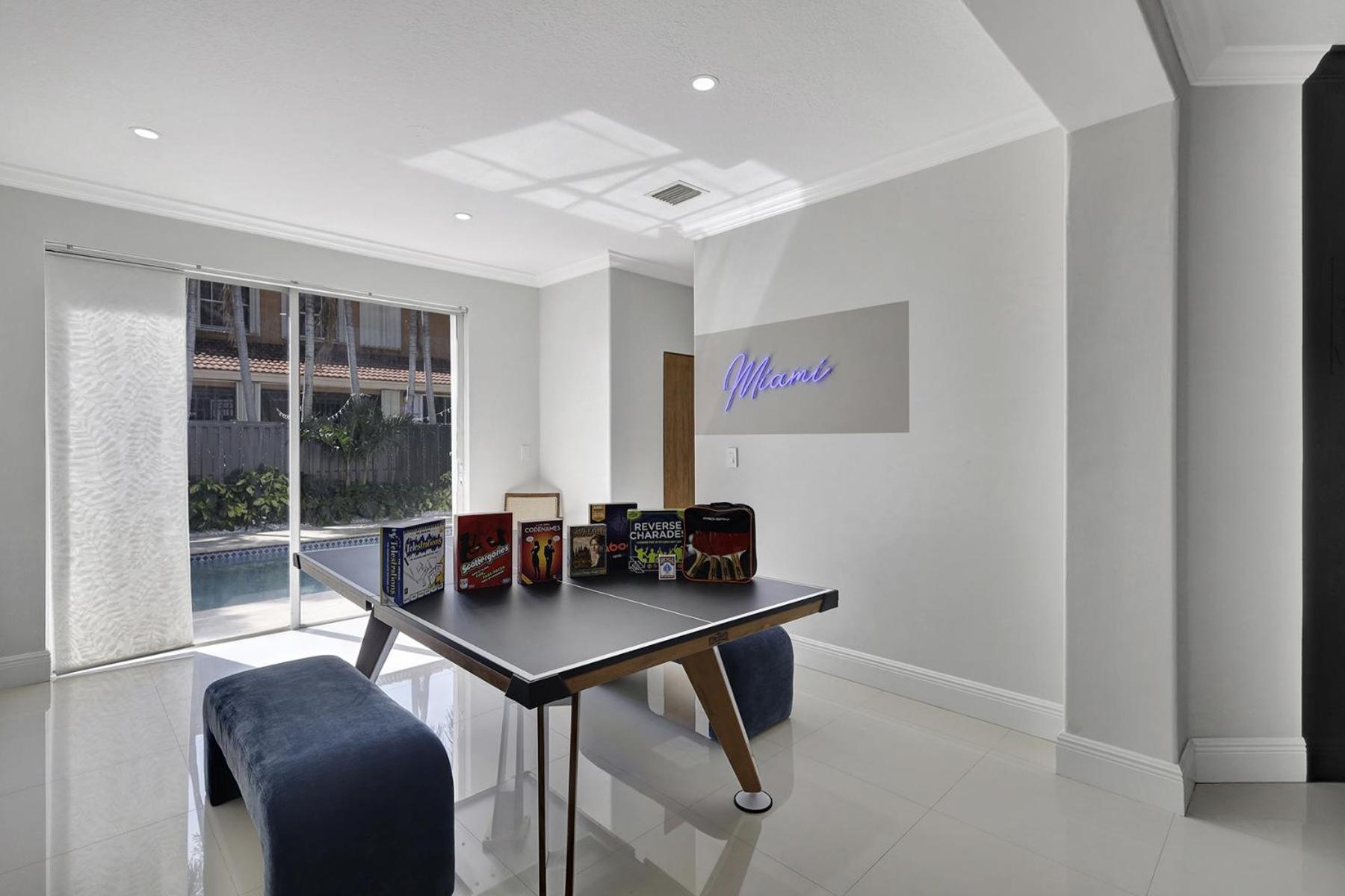Holiday home Luxe Pool, Bbq & Fire Pit - 5 Min To Dolphinmall *