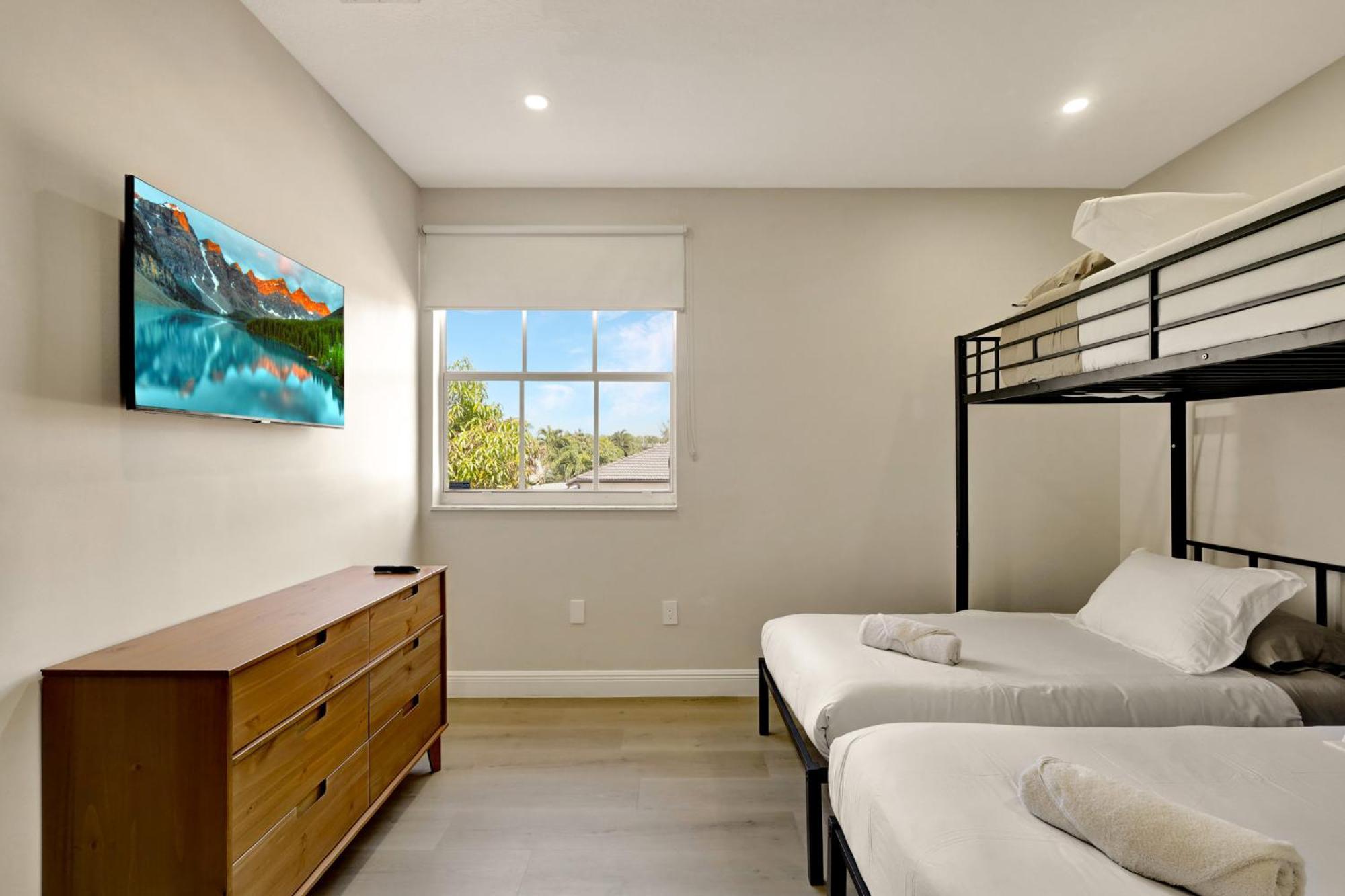Holiday home Luxe Pool, Bbq & Fire Pit - 5 Min To Dolphinmall *