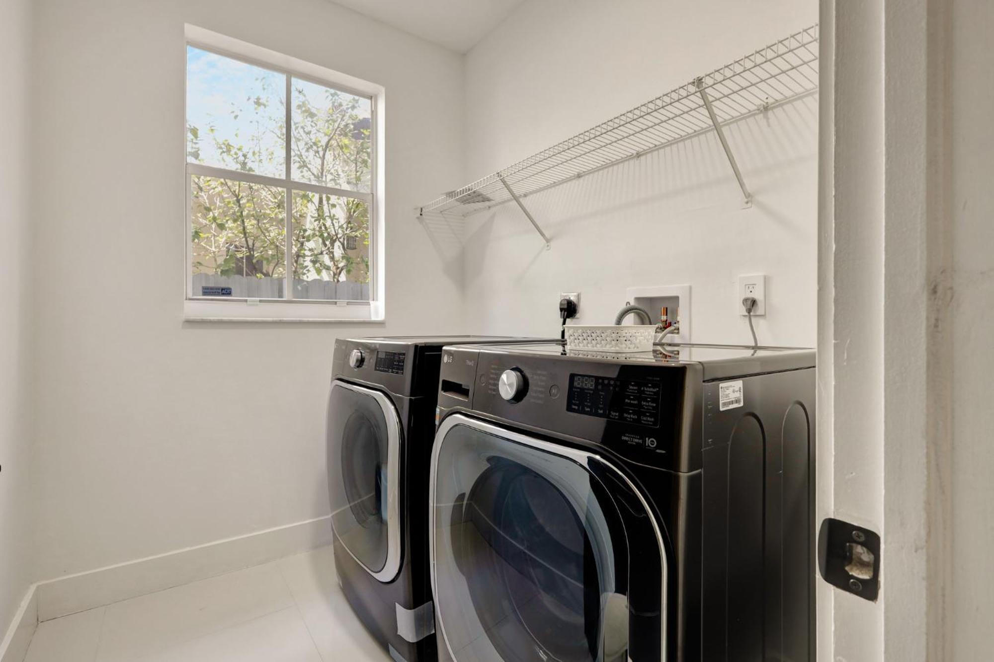 Luxe Pool, Bbq & Fire Pit - 5 Min To Dolphinmall * Miami