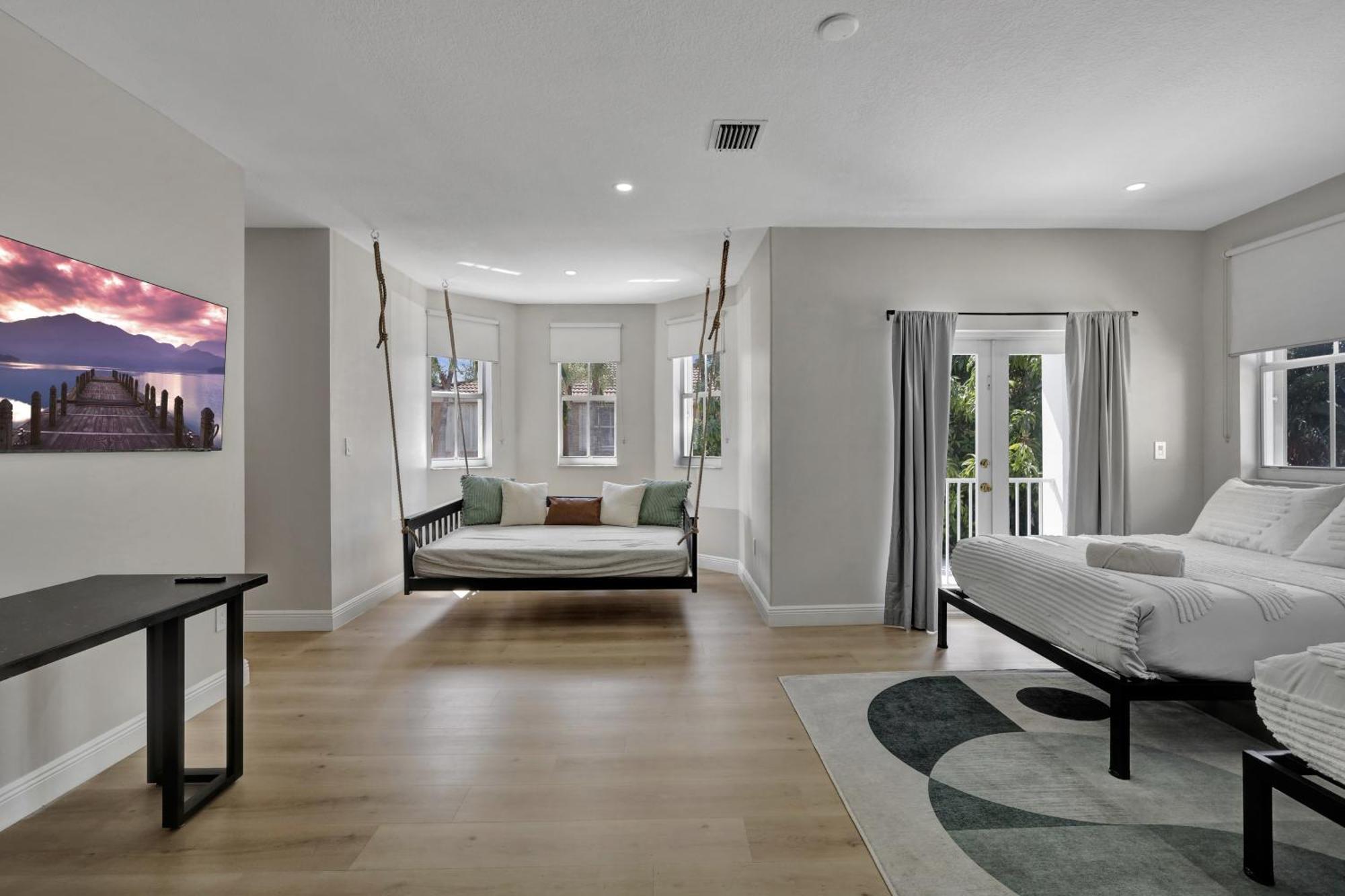 Holiday home Luxe Pool, Bbq & Fire Pit - 5 Min To Dolphinmall