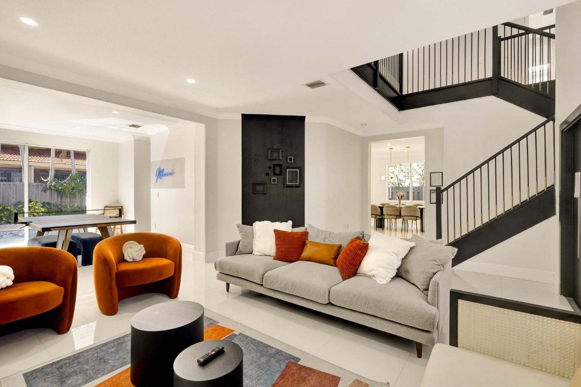 Holiday home Luxe Pool, Bbq & Fire Pit - 5 Min To Dolphinmall