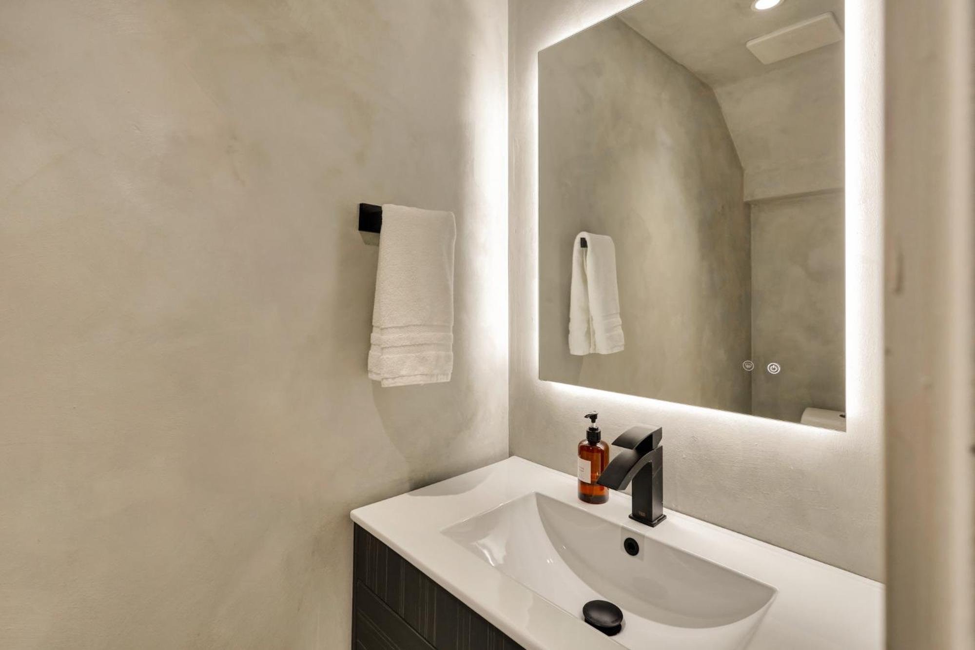 Luxe Pool, Bbq & Fire Pit - 5 Min To Dolphinmall Miami