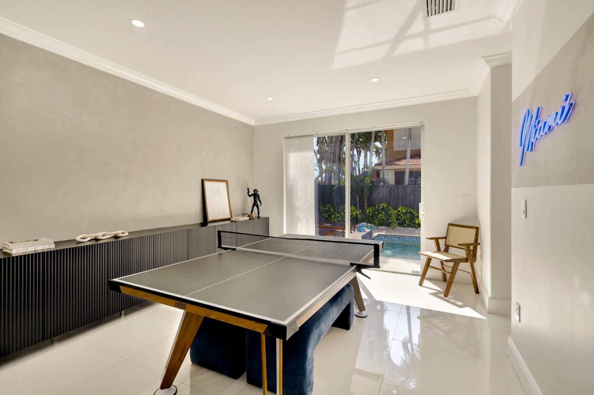 Holiday home Luxe Pool, Bbq & Fire Pit - 5 Min To Dolphinmall *