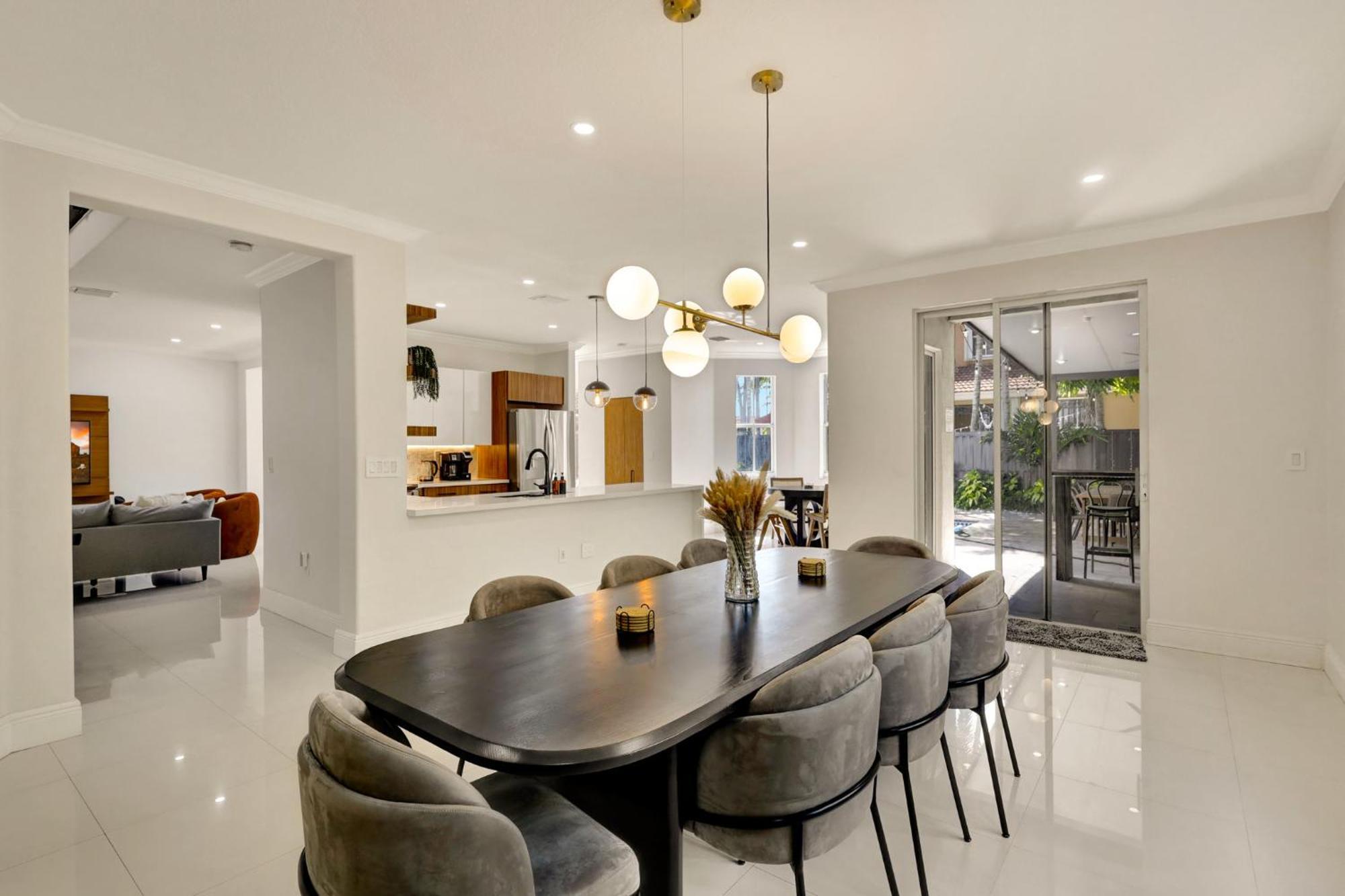 Luxe Pool, Bbq & Fire Pit - 5 Min To Dolphinmall Holiday home Miami