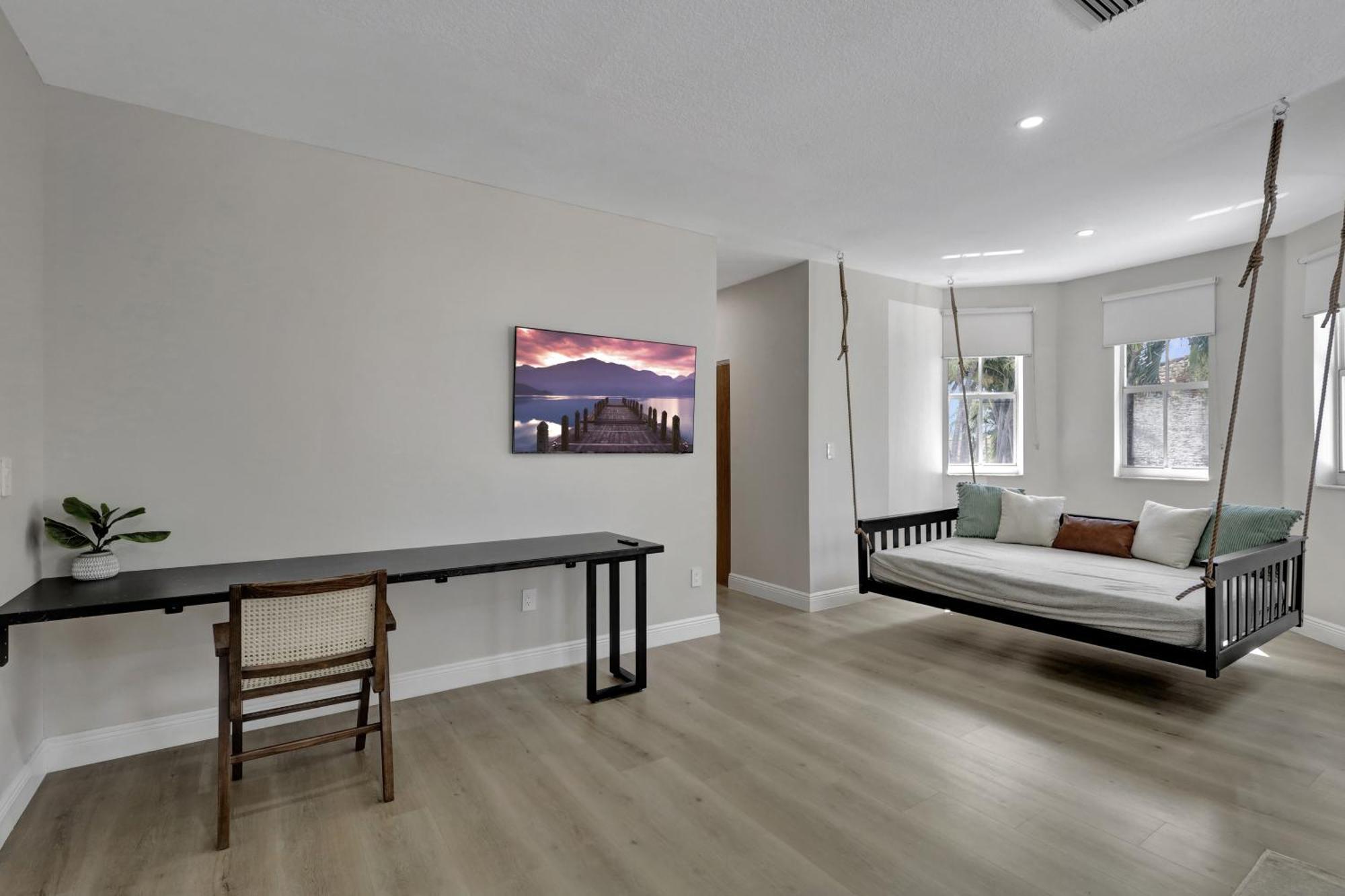 Luxe Pool, Bbq & Fire Pit - 5 Min To Dolphinmall Holiday home
