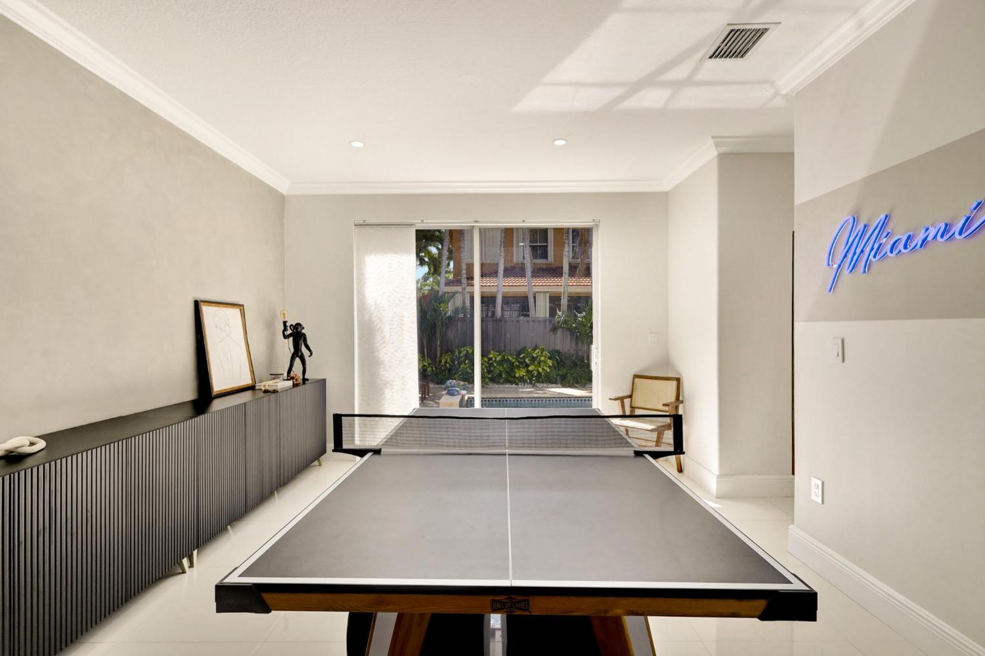 Luxe Pool, Bbq & Fire Pit - 5 Min To Dolphinmall *
