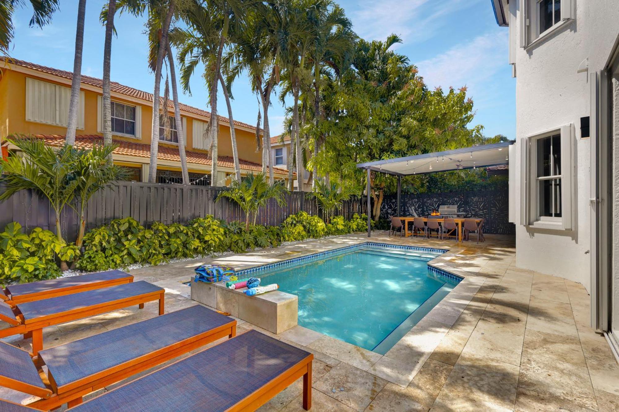 Holiday home Luxe Pool, Bbq & Fire Pit - 5 Min To Dolphinmall *