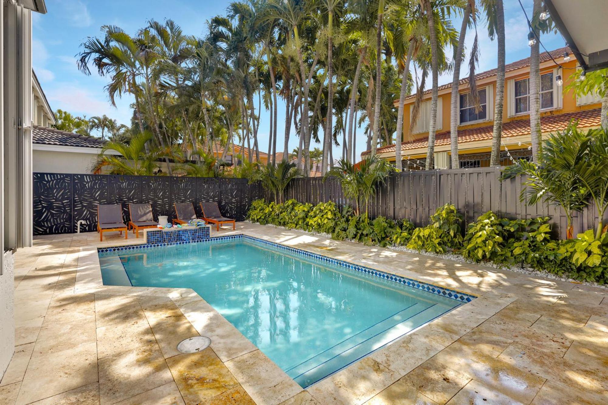 Luxe Pool, Bbq & Fire Pit - 5 Min To Dolphinmall *