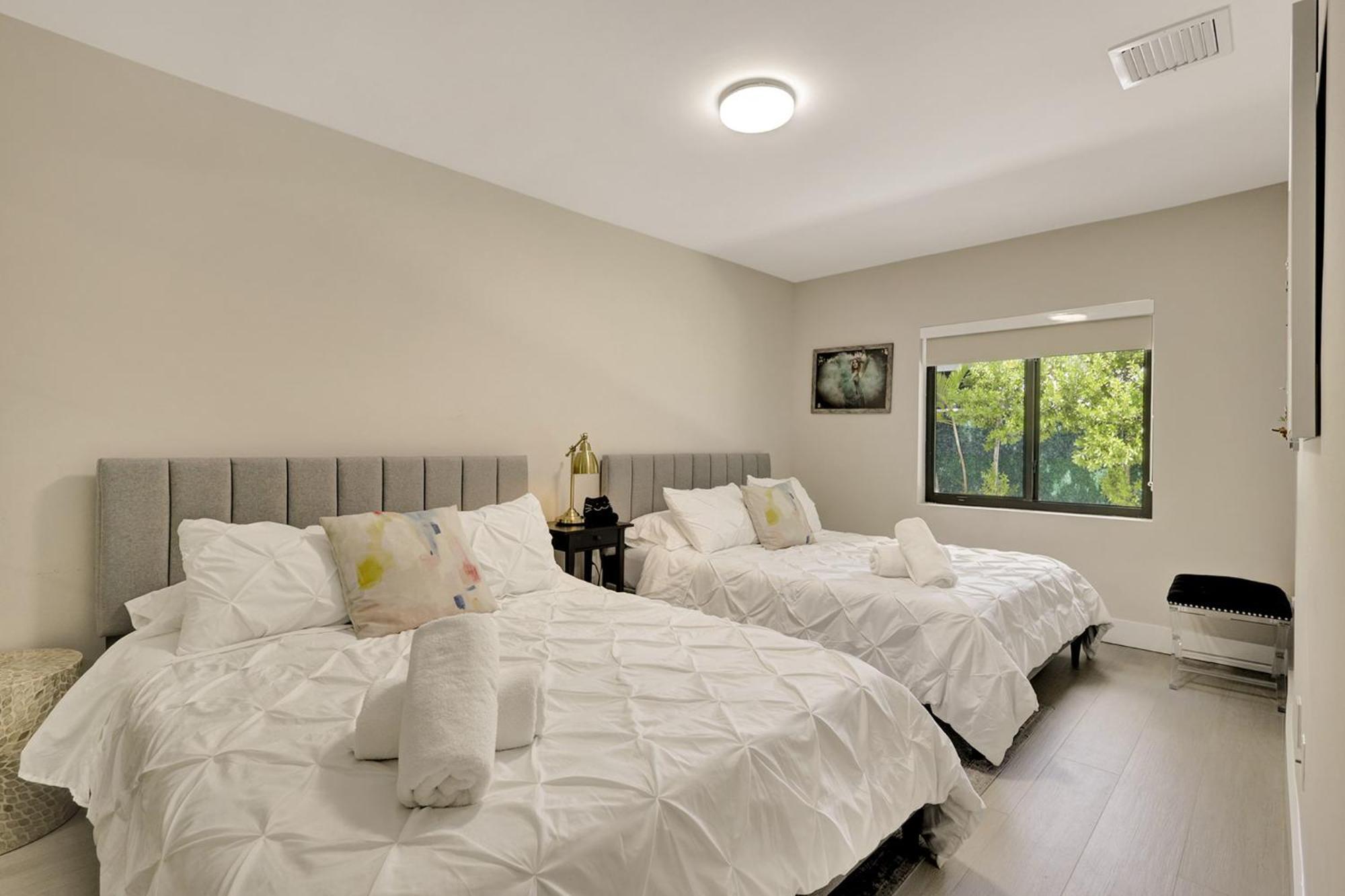 Designer W Pool & Firepit - 7 Min To Brickell *