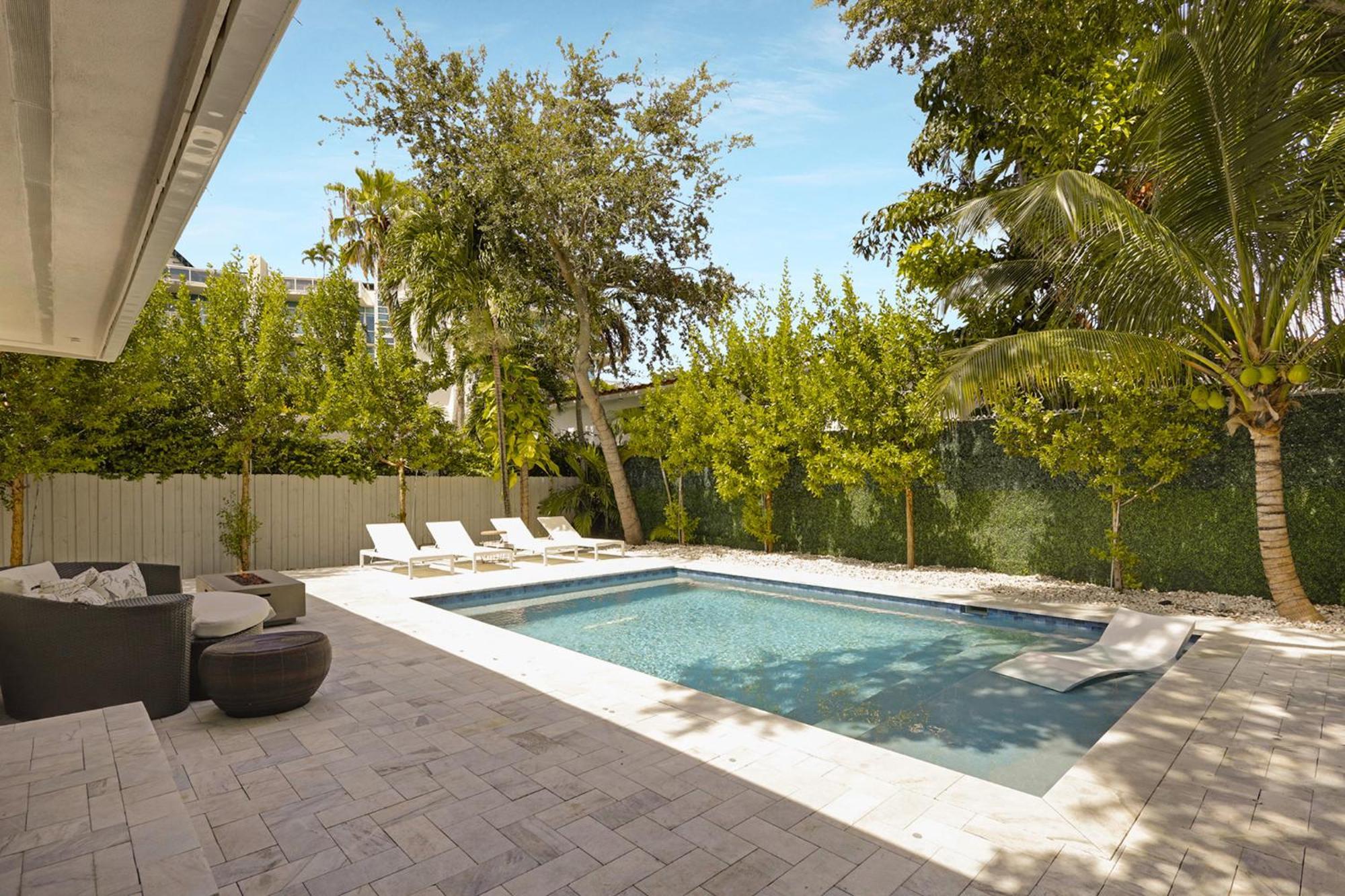 Holiday home Designer W Pool & Firepit - 7 Min To Brickell