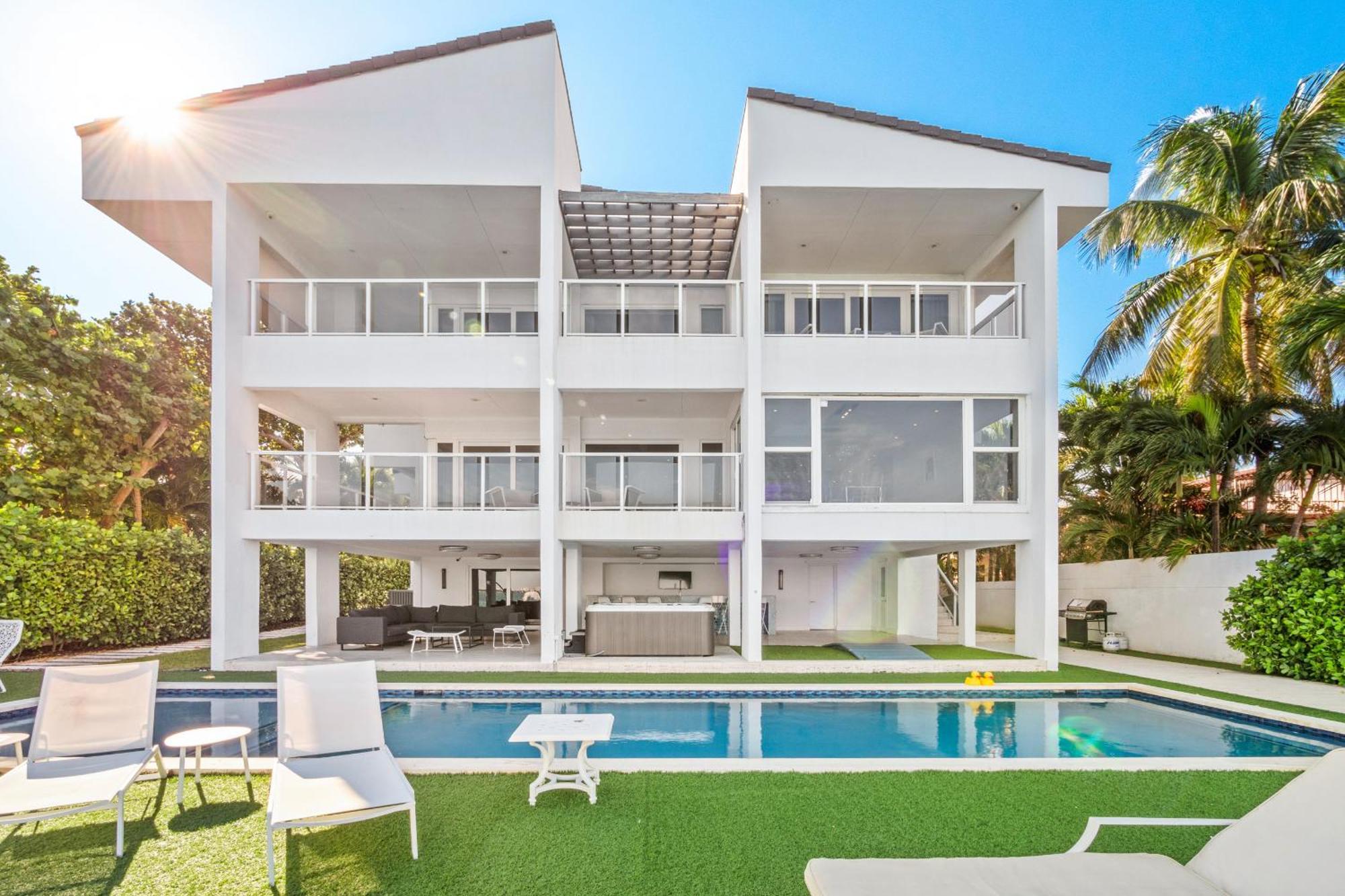 Experience Opulence Your Exclusive Waterfront Sanctuary In Miami