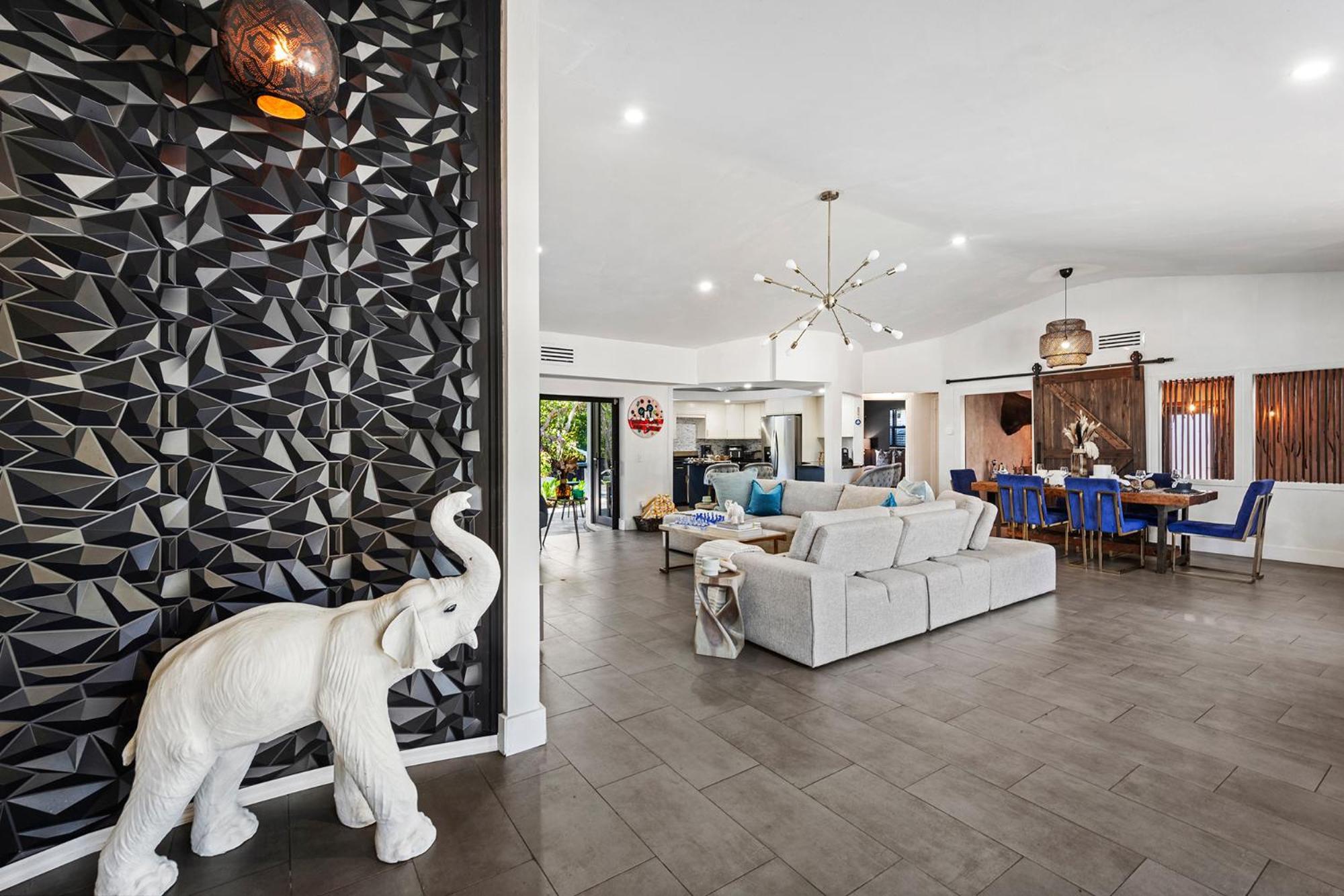 Entire Villa, North With Pool On Canal! Villa *