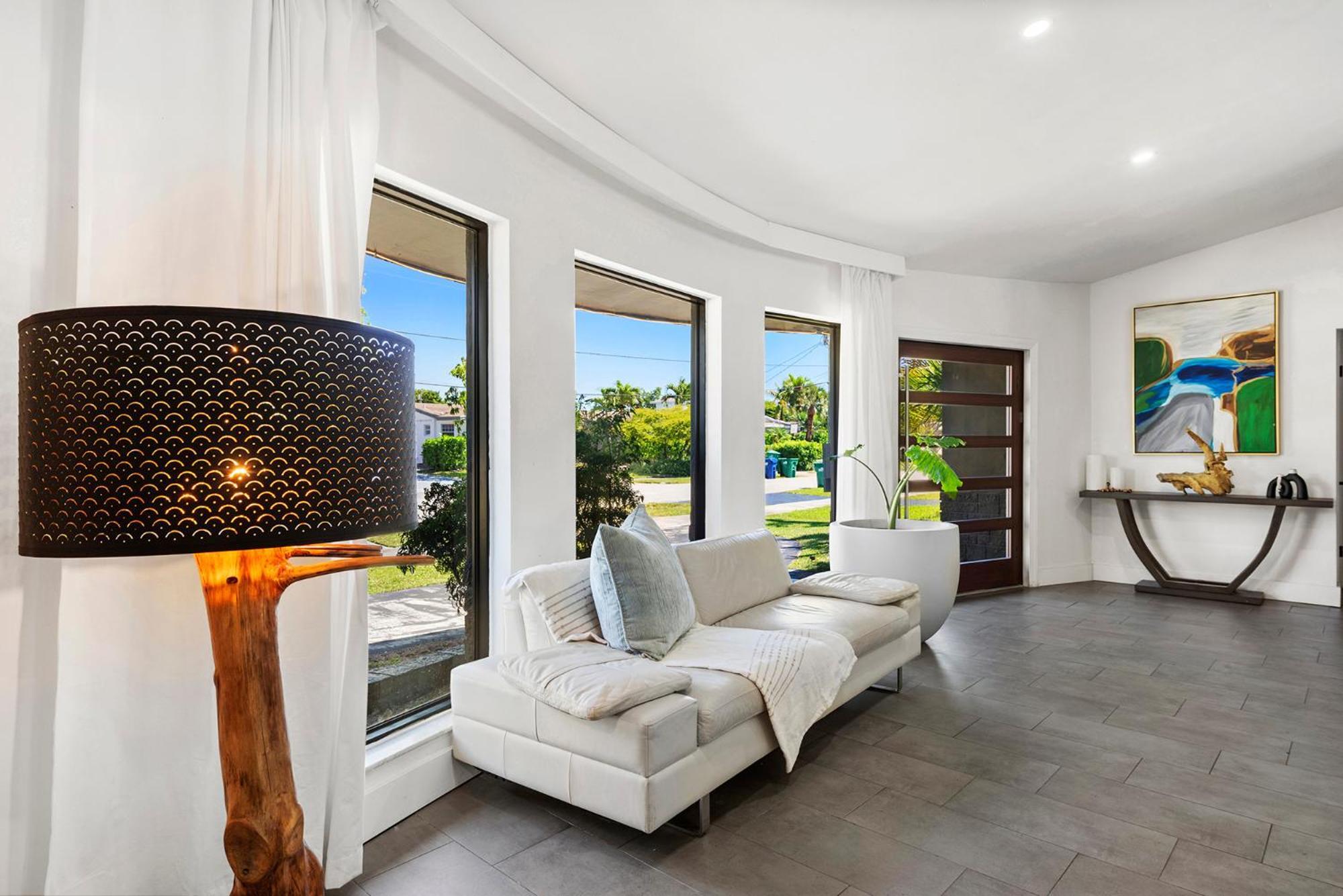 Entire Villa, North With Pool On Canal! Villa