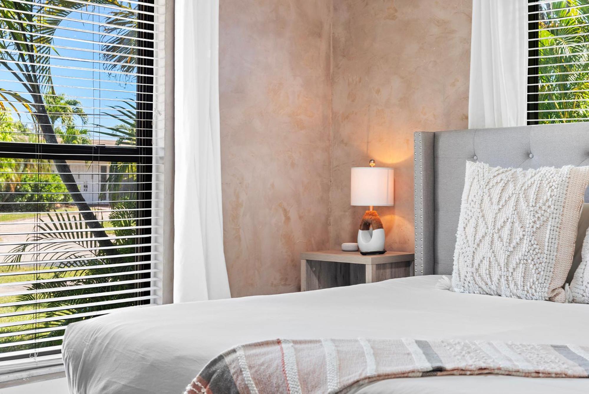 Villa Entire Villa, North With Pool On Canal! Miami