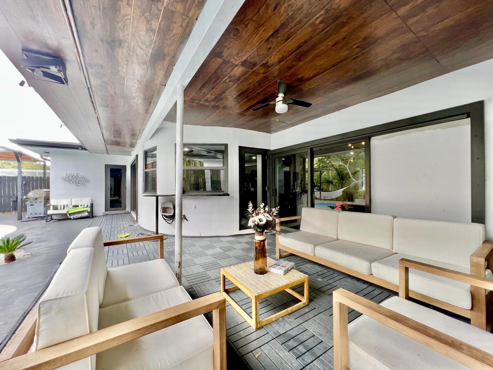 Entire Villa, North With Pool On Canal! Villa Miami