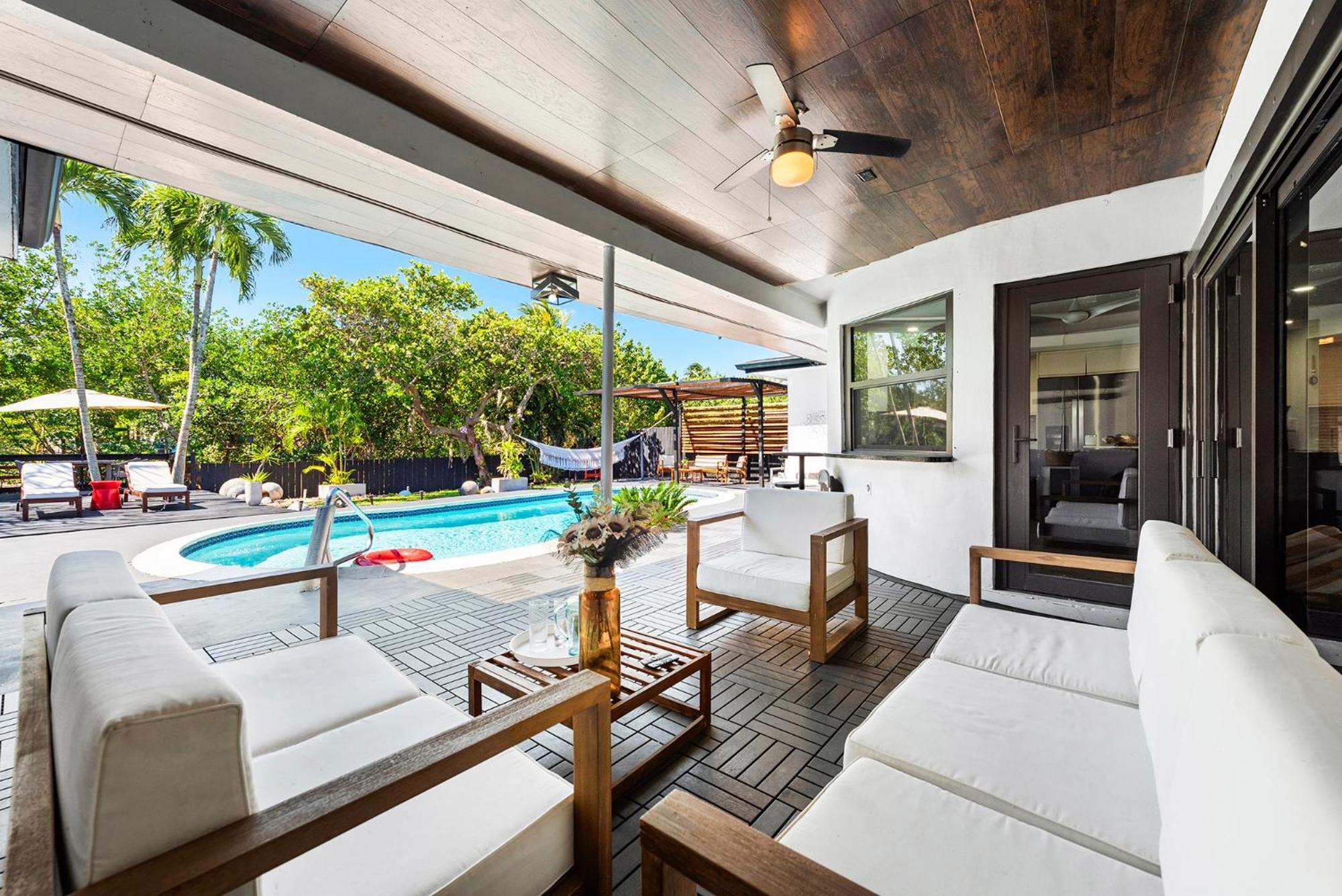 Villa Entire Villa, North With Pool On Canal! *