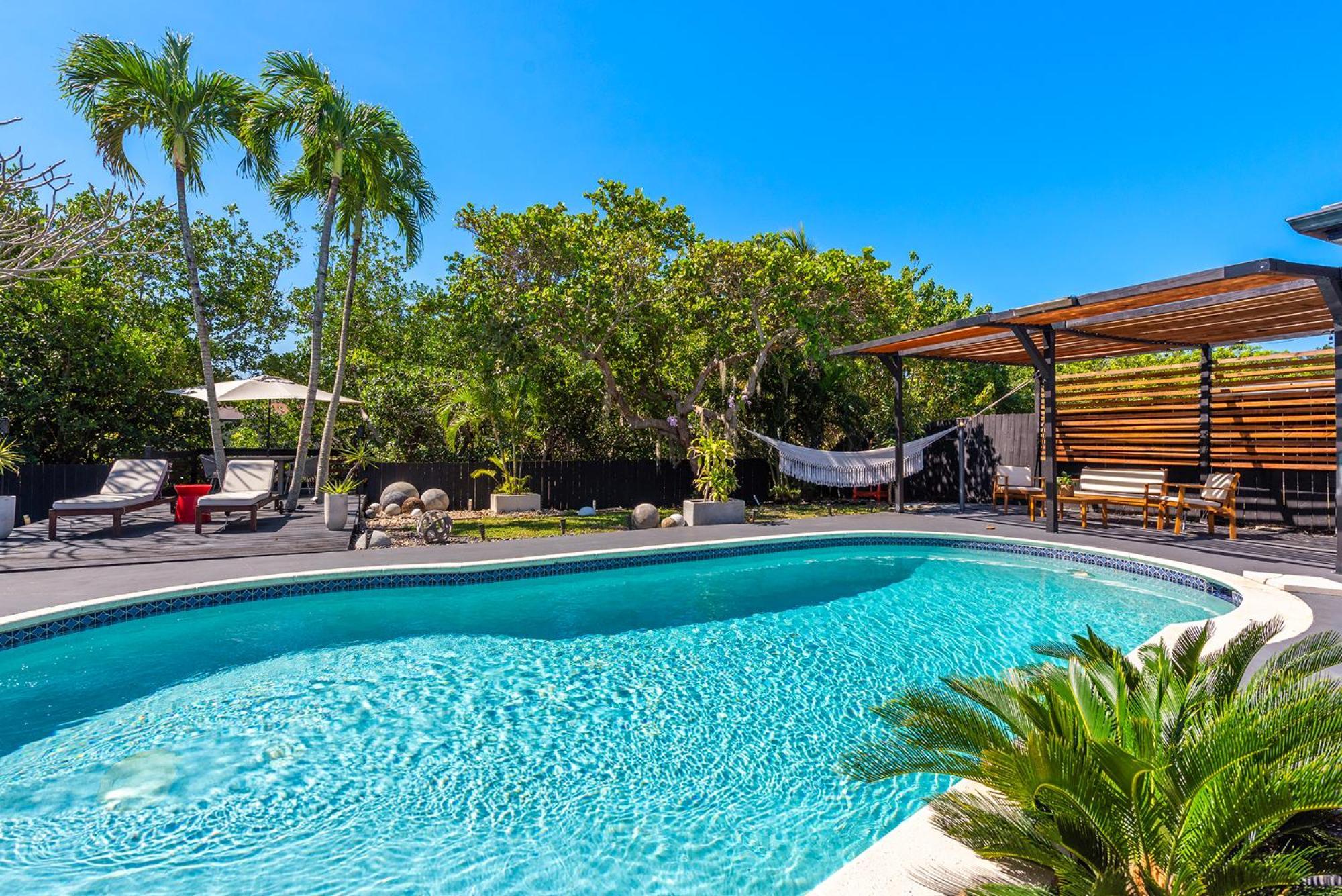 Villa Entire Villa, North With Pool On Canal!