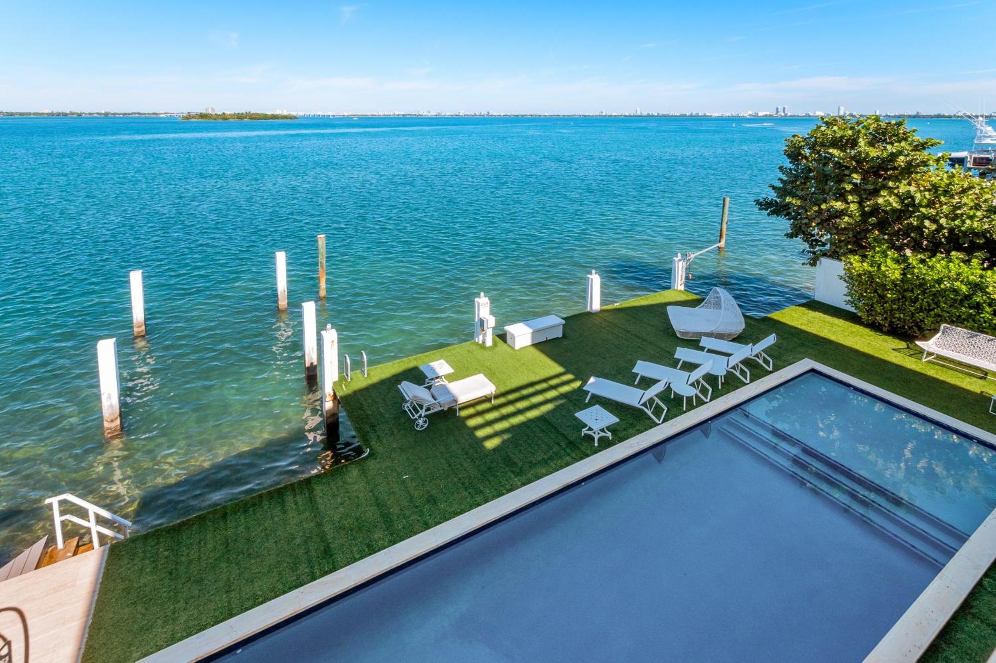 Experience Opulence Your Exclusive Waterfront Sanctuary In Villa *