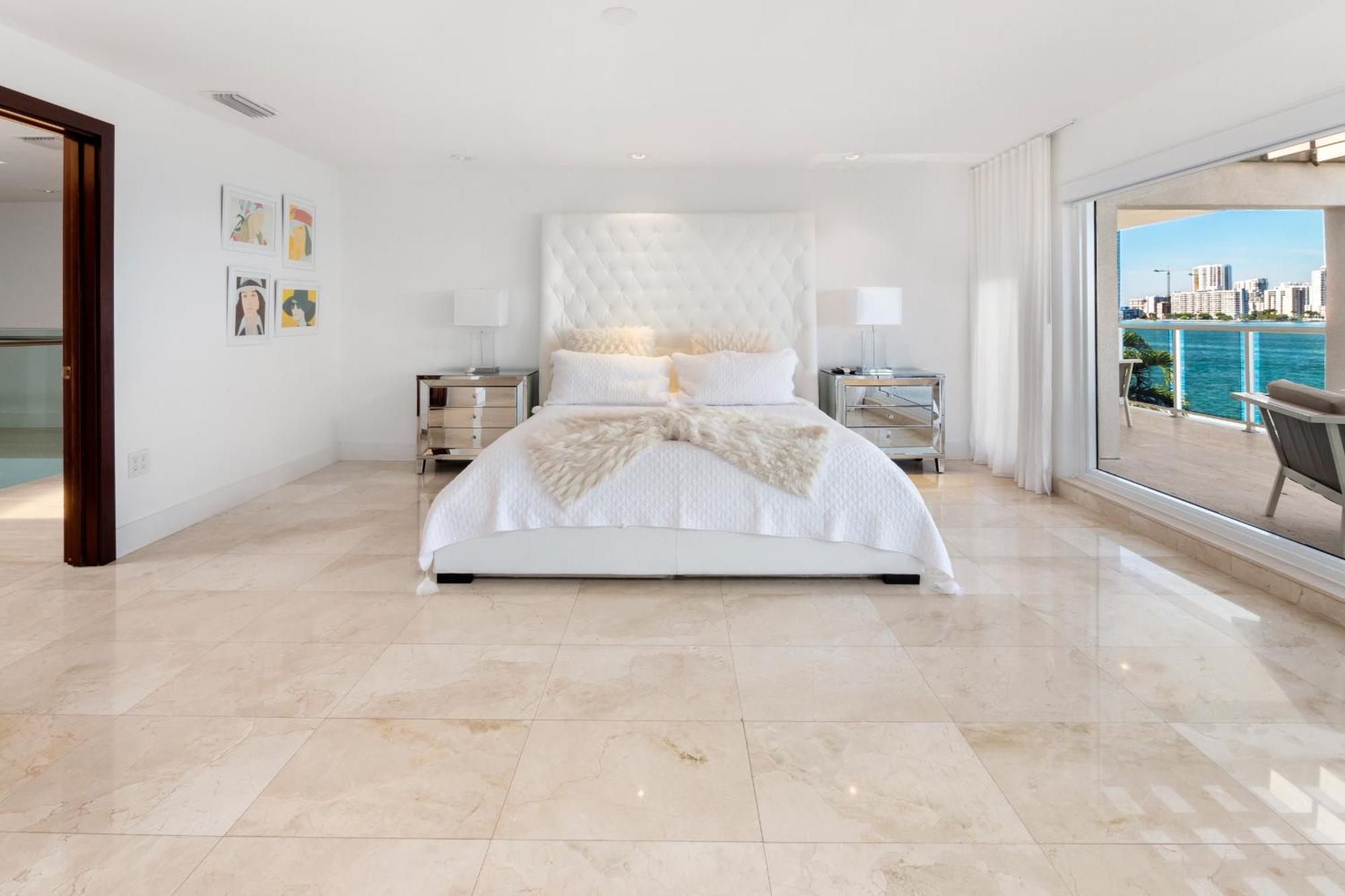 Villa Experience Opulence Your Exclusive Waterfront Sanctuary In *