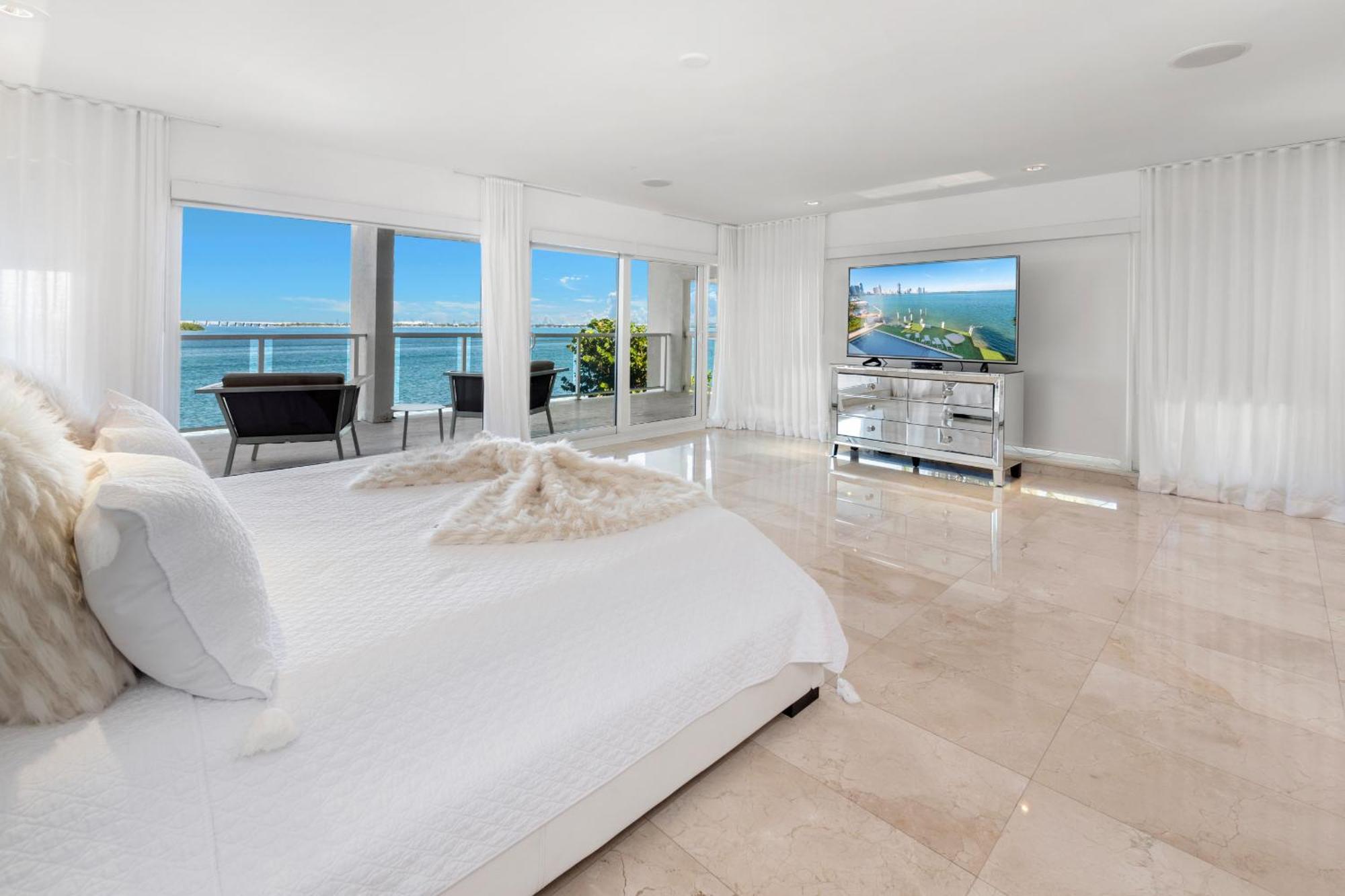 Experience Opulence Your Exclusive Waterfront Sanctuary In Miami