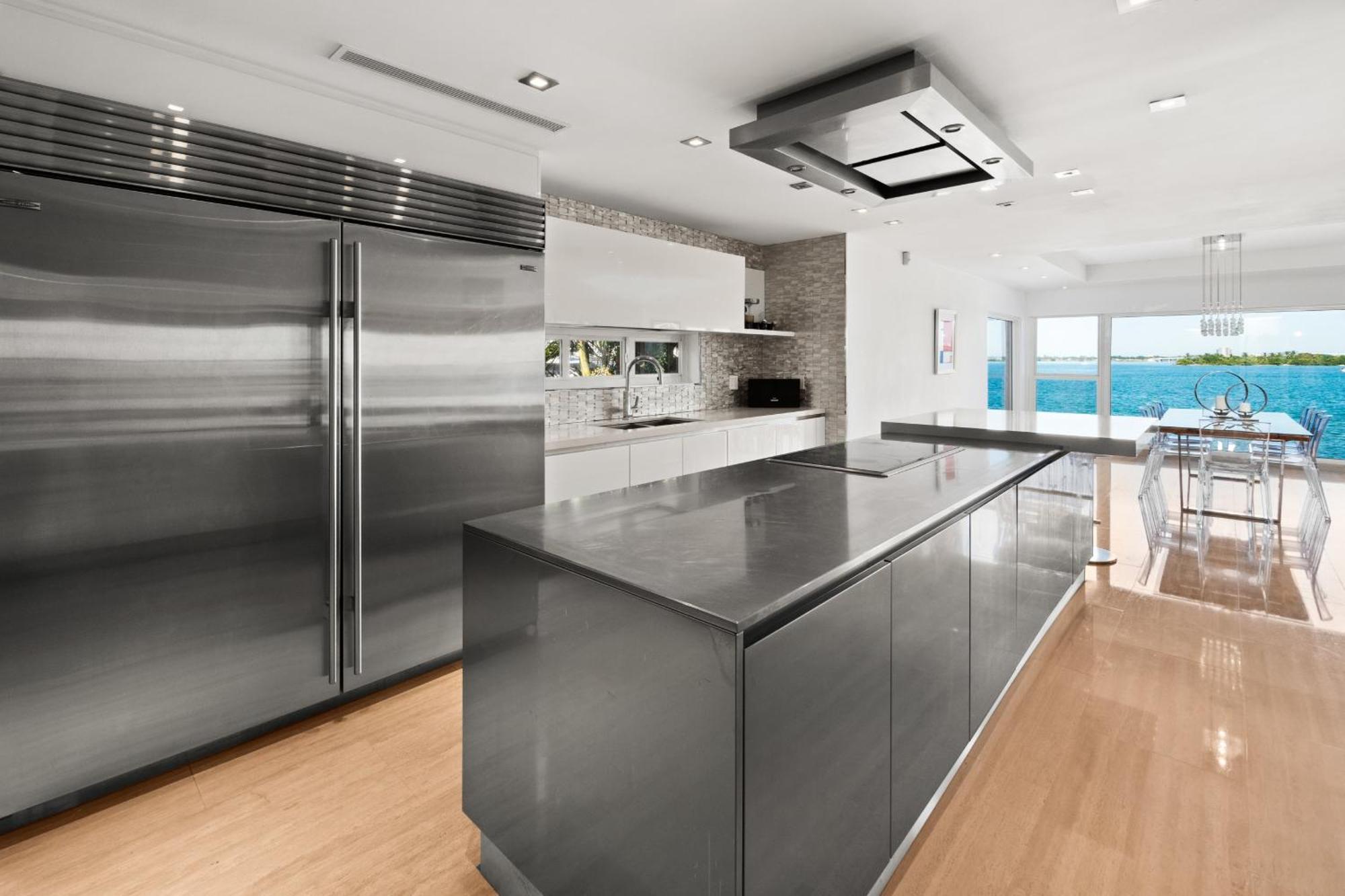 Experience Opulence Your Exclusive Waterfront Sanctuary In Villa Miami