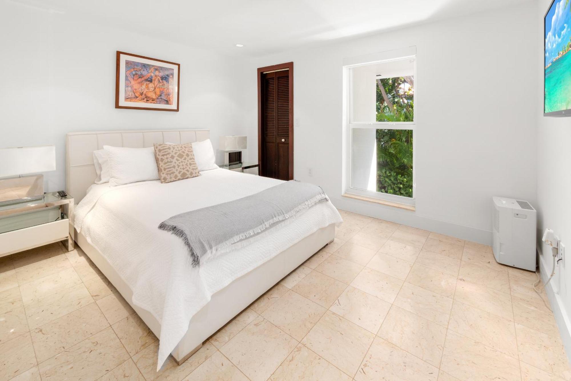 Villa Experience Opulence Your Exclusive Waterfront Sanctuary In